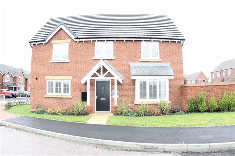 NEW TO THE MARKET We are proud to offer this spacious 2 bedroom Semi detached house in Ashton U Lyne, Manchester. . 4 bedroom semi detached house for rent